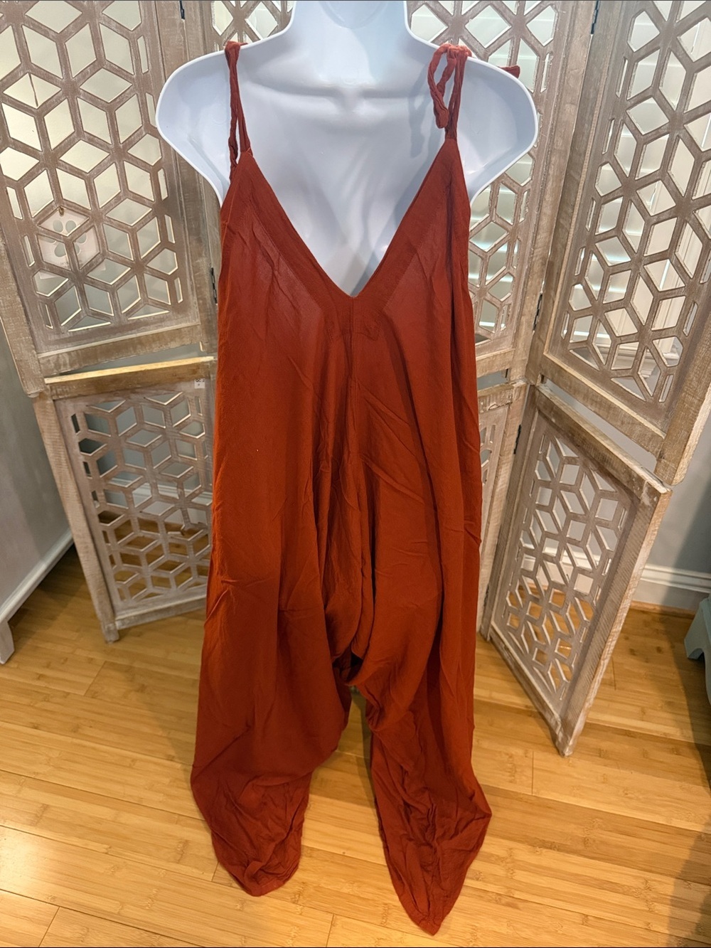 NWOT Flowy Rust Orange-Brown V-Neck Handkerchief Hem Jumpsuit One Size - Picture 8 of 8